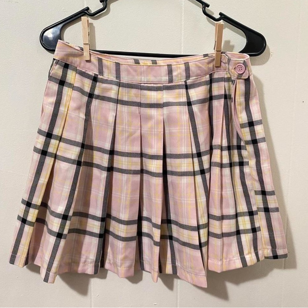 Cute light pink plaid skirt in Large